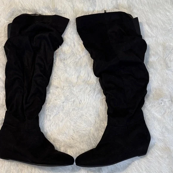 Elegant Black faux suede 2 inch wedge Women's Boots, size 10W - Picture 1 of 3